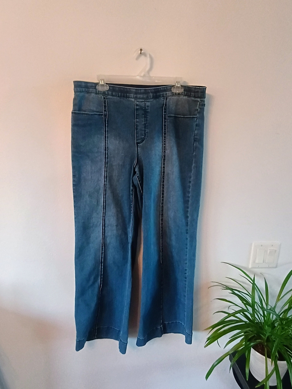 Lane Bryant Jeans Size 28 Plus Medium Wash Stretch Denim Cuffed Capri Cropped